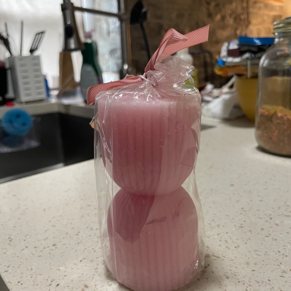 Unscented Decorative Pink Candle (BNWT) - Picture 2 of 4
